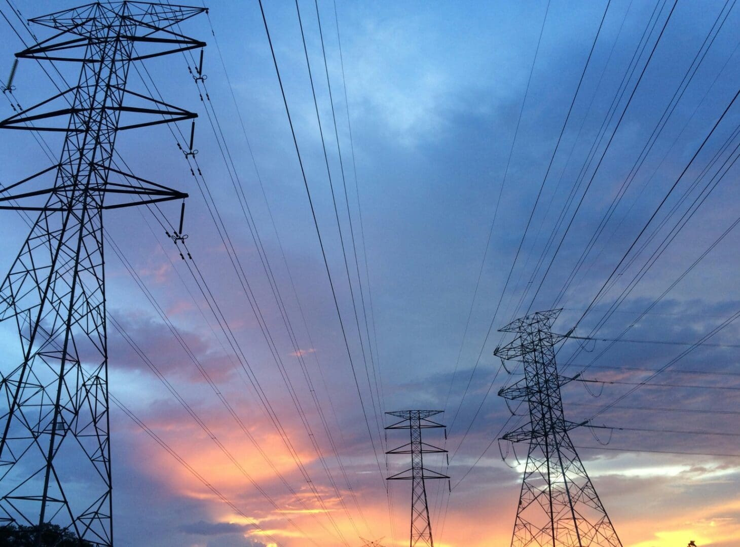 A group of power lines that are in the sky.